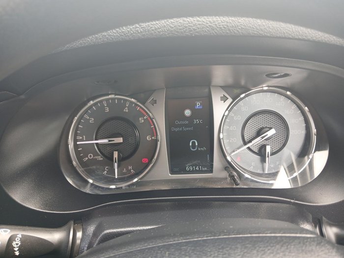 2022 Toyota Hilux SR