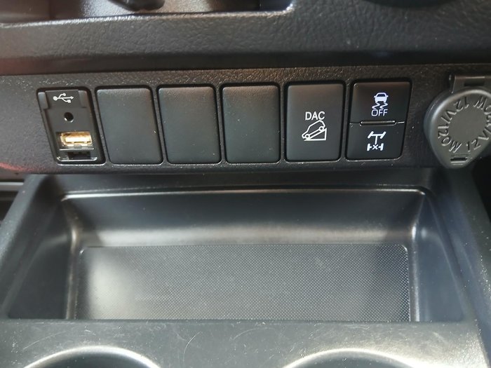 2022 Toyota Hilux SR