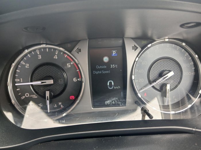 2022 Toyota Hilux SR