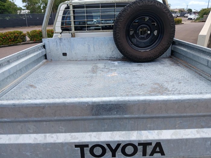 2022 Toyota Hilux SR