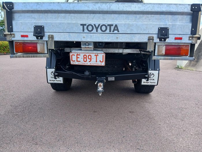 2022 Toyota Hilux SR