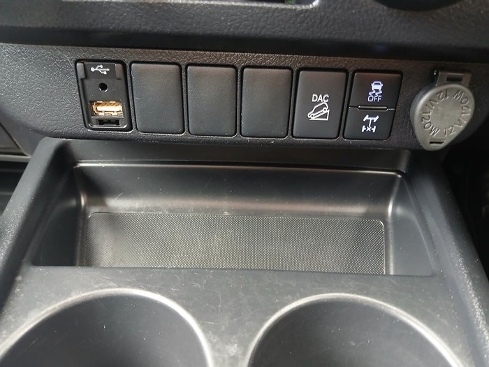 2022 Toyota Hilux SR