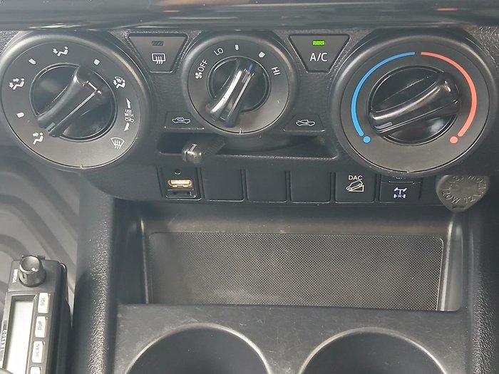 2022 Toyota Hilux SR