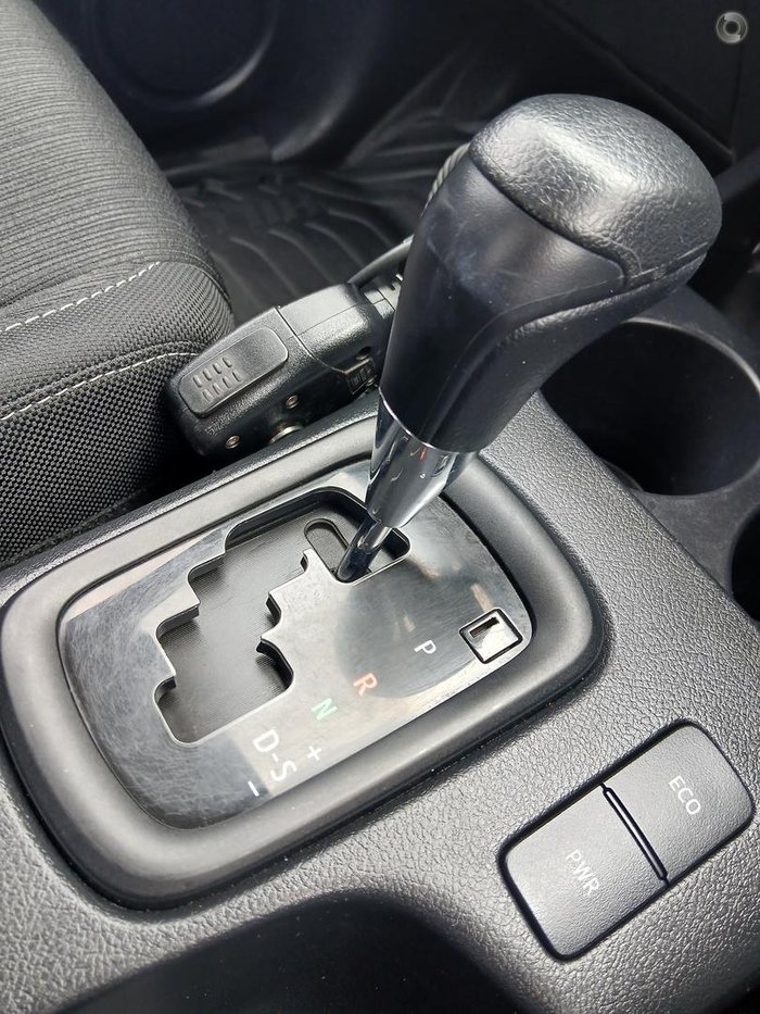 2022 Toyota Hilux SR