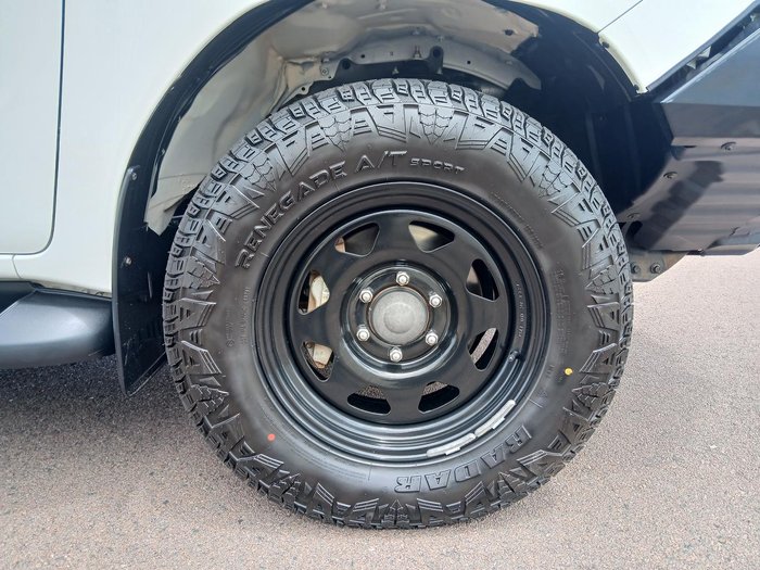 2022 Toyota Hilux SR