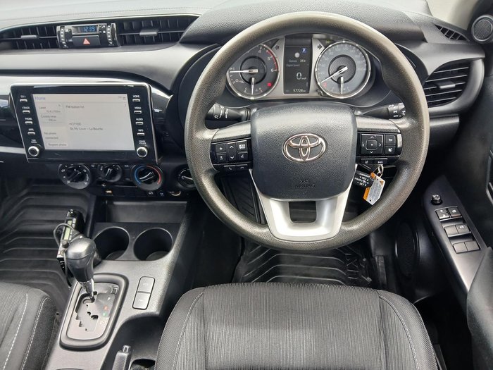 2022 Toyota Hilux SR