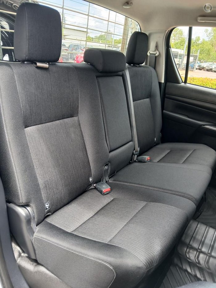 2022 Toyota Hilux SR