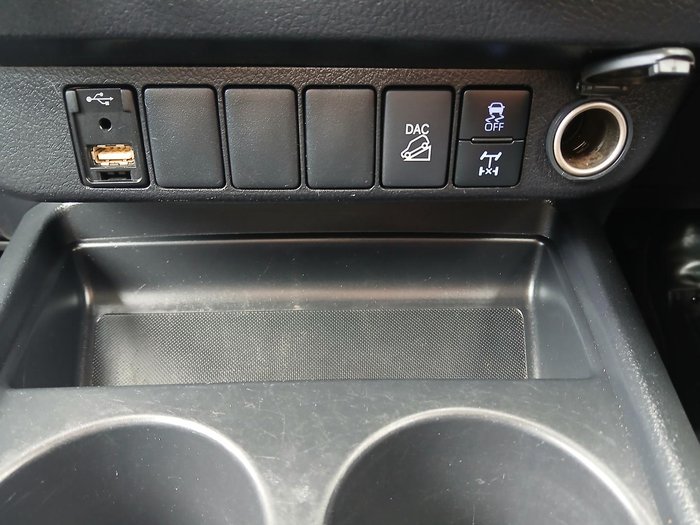 2022 Toyota Hilux SR