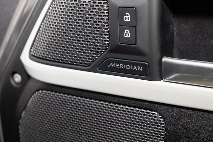 2022 Land Rover Defender 110 D300 SE