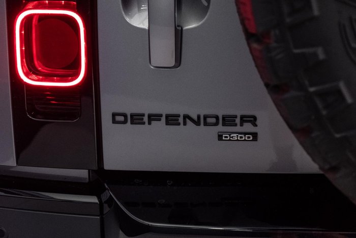 2022 Land Rover Defender 110 D300 SE