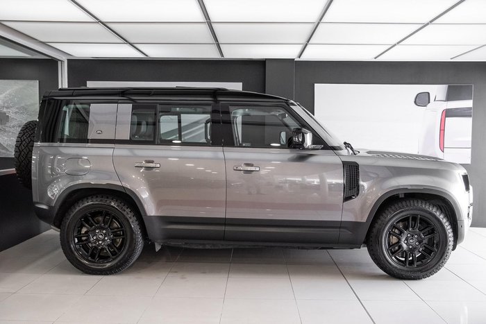 2022 Land Rover Defender 110 D300 SE