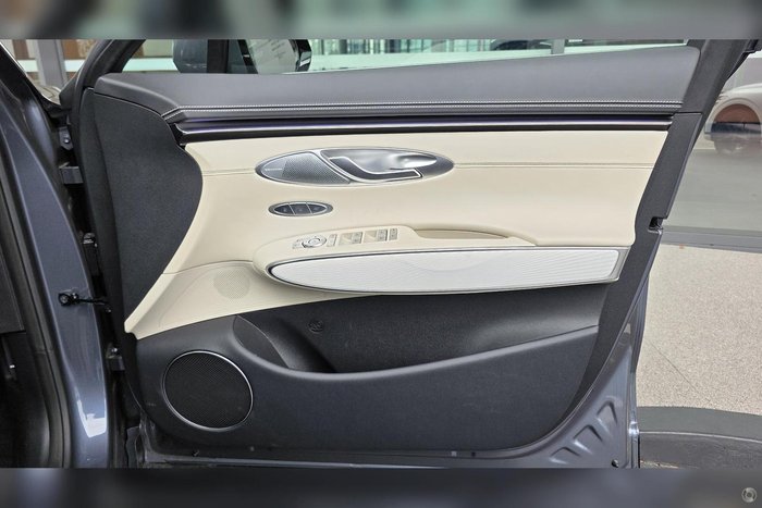 2025 Genesis GV70 2.5T SIGNATURE