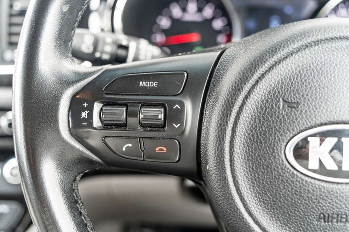 2016 Kia Carnival SLi