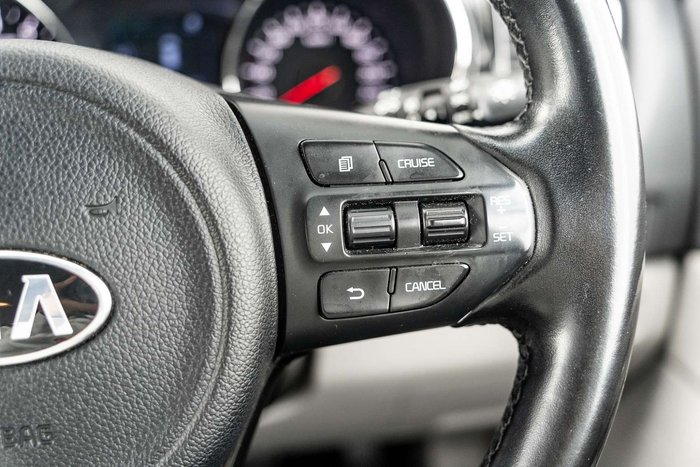2016 Kia Carnival SLi