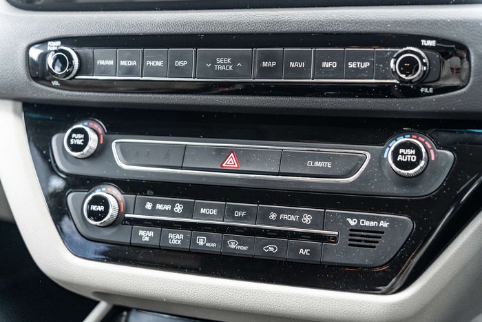 2016 Kia Carnival SLi