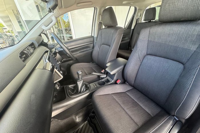 2022 Toyota Hilux SR