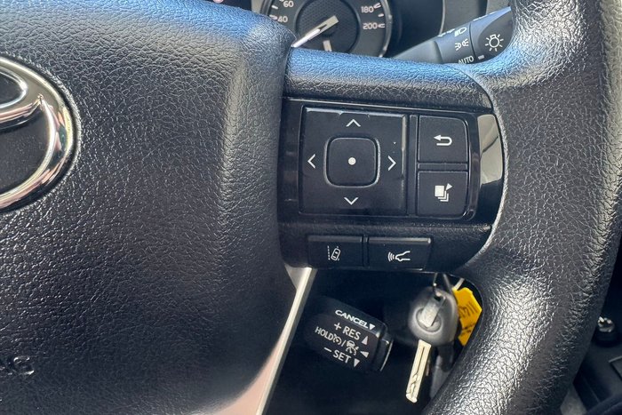 2022 Toyota Hilux SR