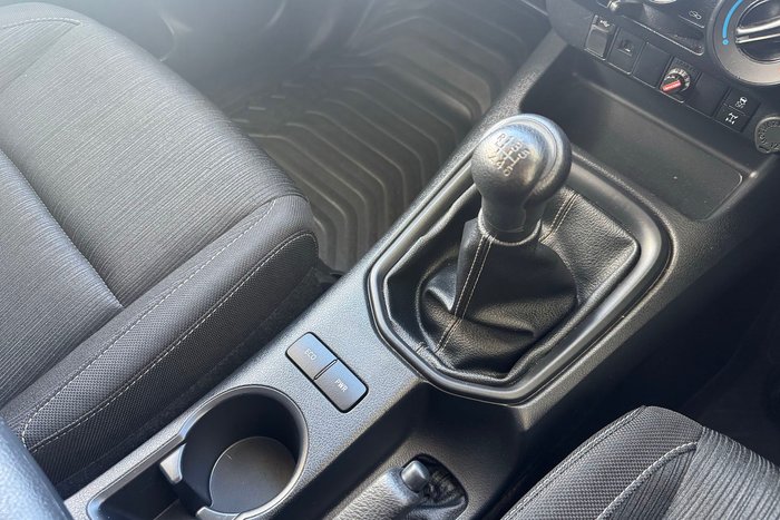 2022 Toyota Hilux SR