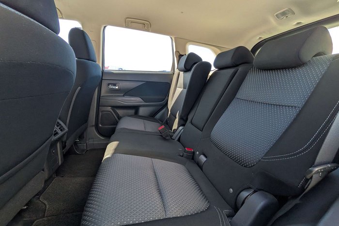 2018 Mitsubishi Outlander ES ADAS