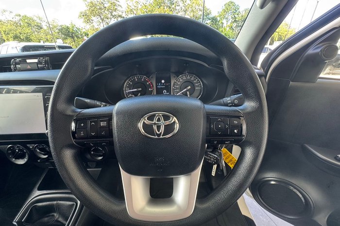 2022 Toyota Hilux SR