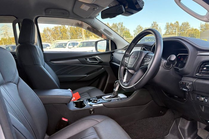2022 Isuzu MU-X LS-T