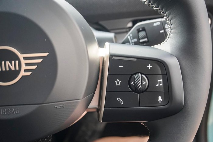 2026 MINI Aceman SE Favoured