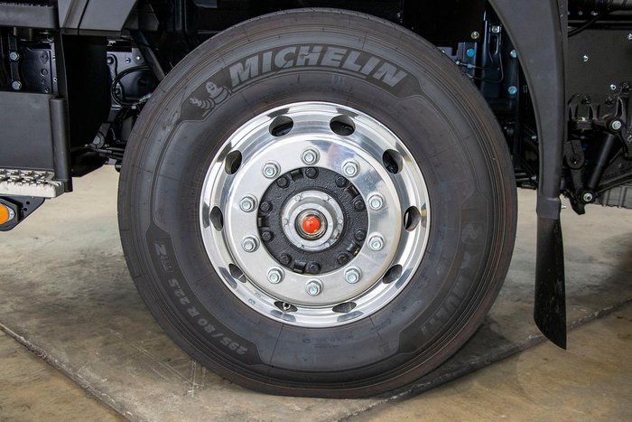 2025 Isuzu F Series FYJ 320-255 AT R58