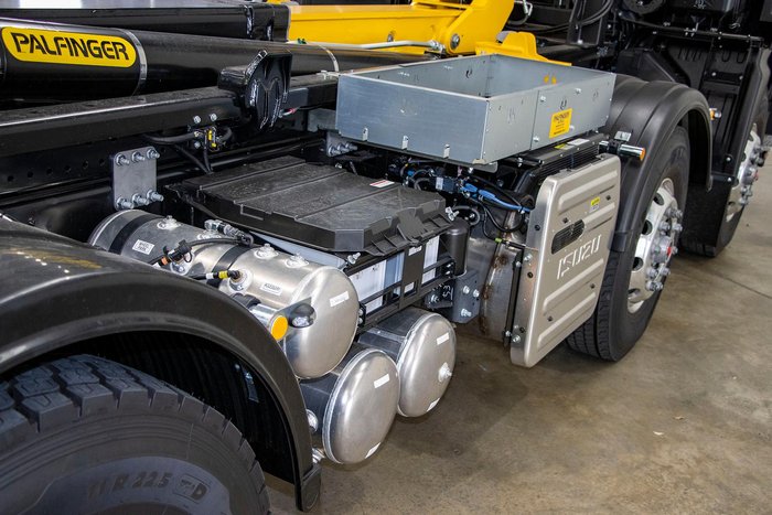 2025 Isuzu F Series FYJ 320-255 AT R58