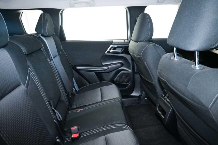 2024 Mitsubishi Outlander ES