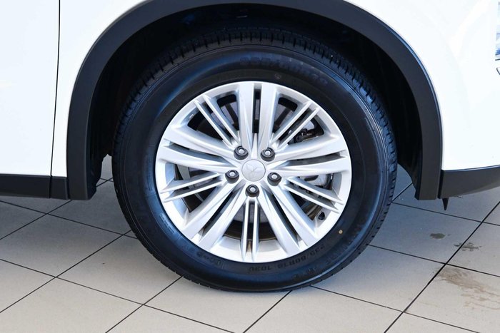 2024 Mitsubishi Outlander ES
