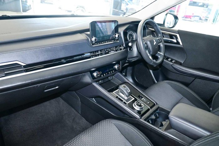 2024 Mitsubishi Outlander ES