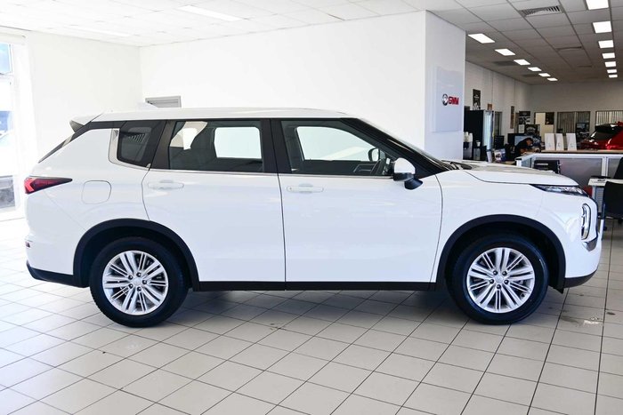 2024 Mitsubishi Outlander ES