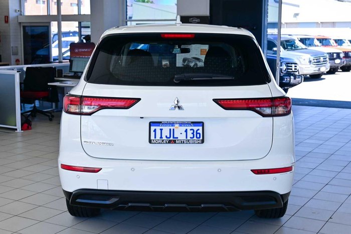2024 Mitsubishi Outlander ES