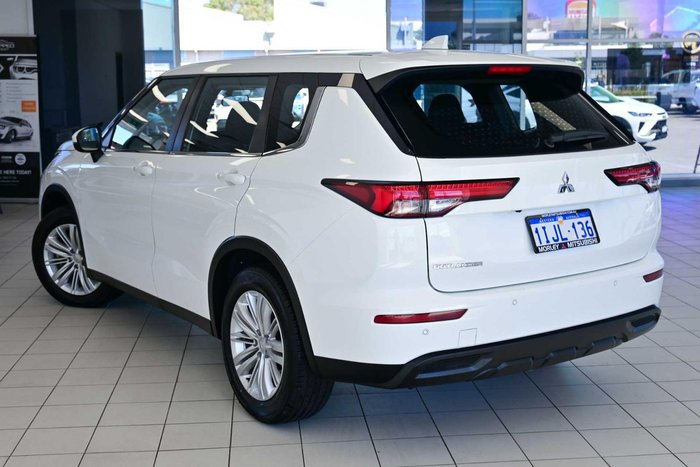 2024 Mitsubishi Outlander ES
