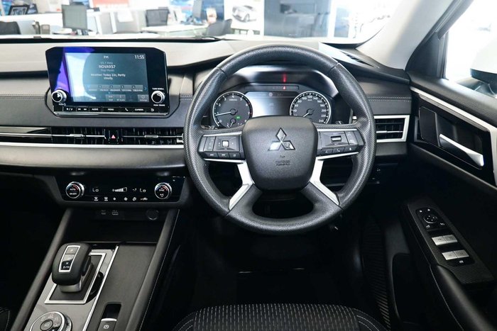 2024 Mitsubishi Outlander ES