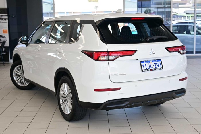 2024 Mitsubishi Outlander ES