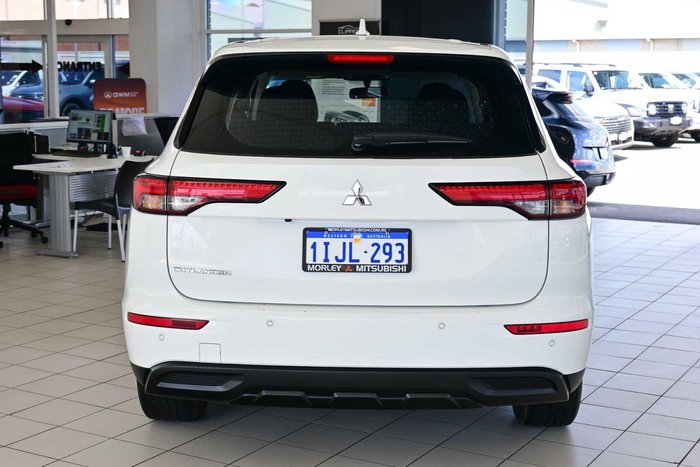 2024 Mitsubishi Outlander ES