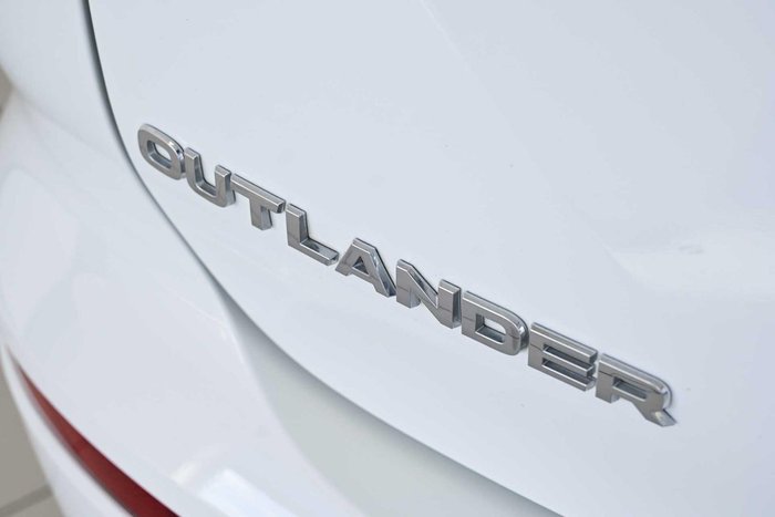 2024 Mitsubishi Outlander ES