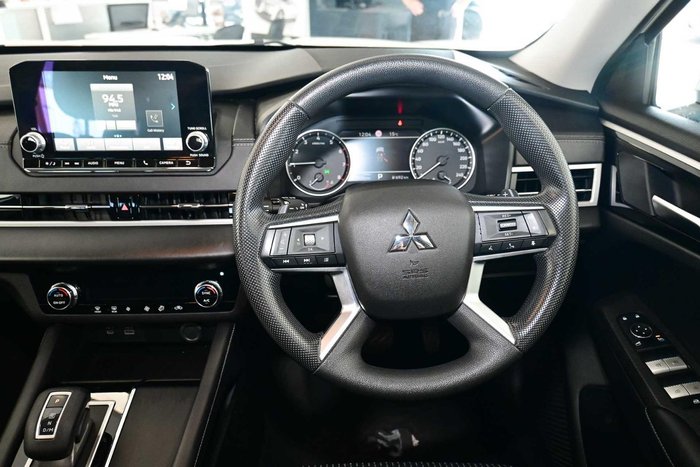 2024 Mitsubishi Outlander ES