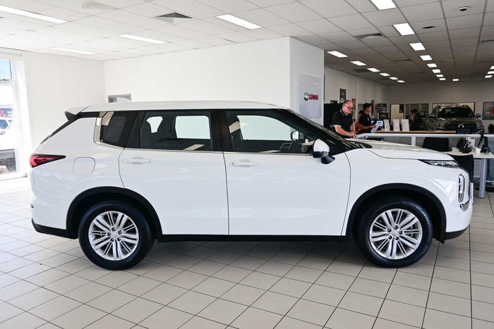 2024 Mitsubishi Outlander ES