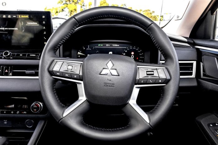 2026 Mitsubishi Outlander LS