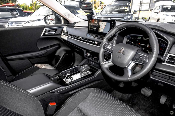 2026 Mitsubishi Outlander LS