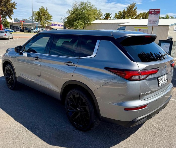 2023 Mitsubishi Outlander LS