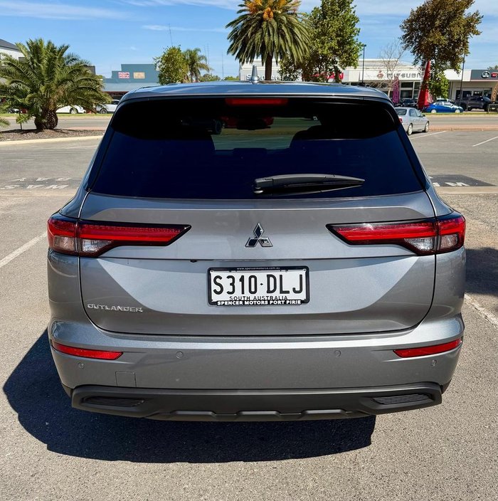 2023 Mitsubishi Outlander LS