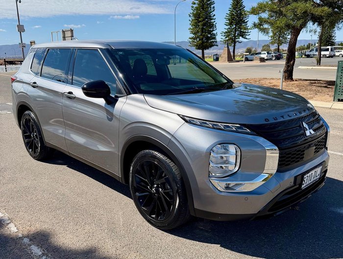 2023 Mitsubishi Outlander LS