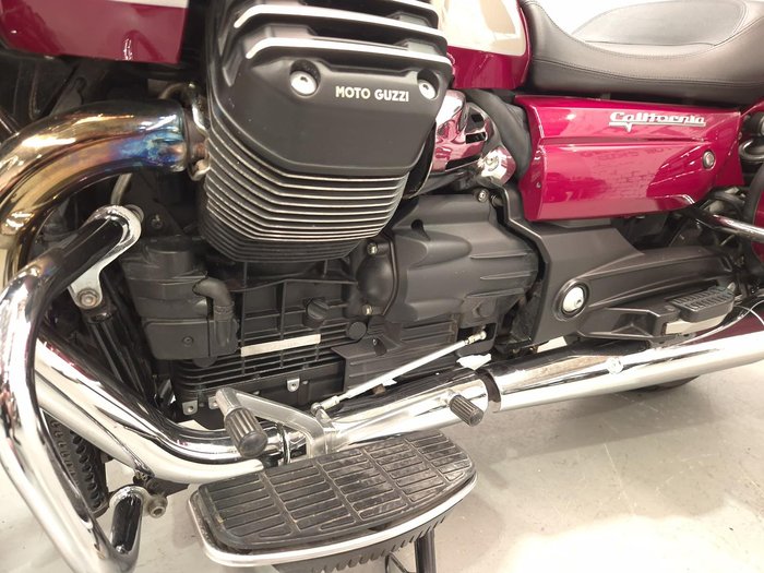 2017 Moto Guzzi California Touring SE California Red