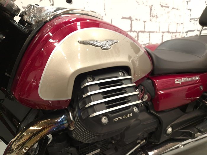 2017 Moto Guzzi California Touring SE California Red