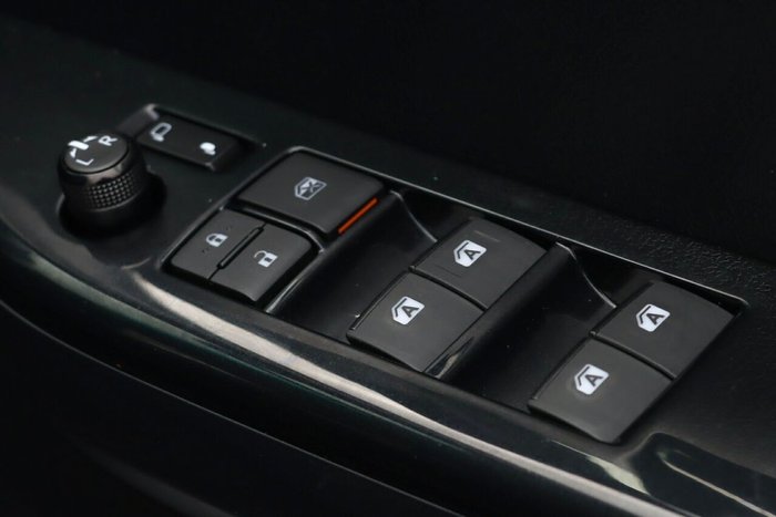 2023 Toyota Hilux SR5