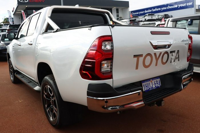 2023 Toyota Hilux SR5
