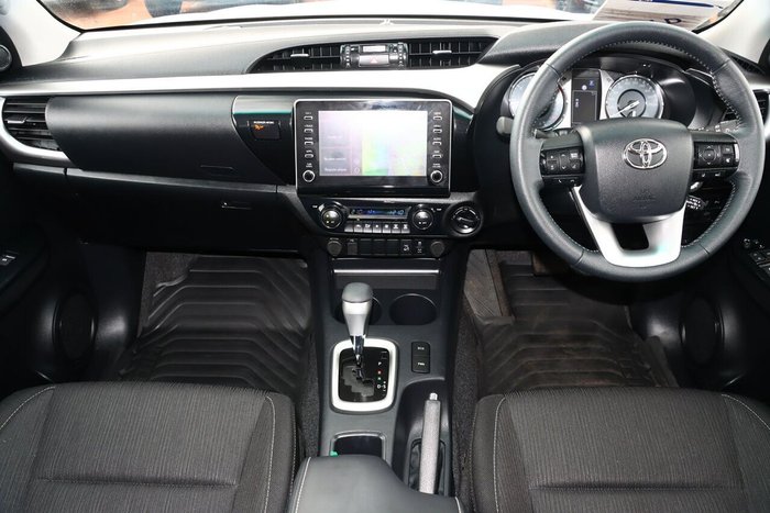 2023 Toyota Hilux SR5